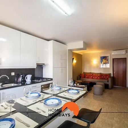 #018 T2 Elisabete By Holidays Apartman *