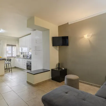 #018 T2 Elisabete By Holidays Appartement Albufeira