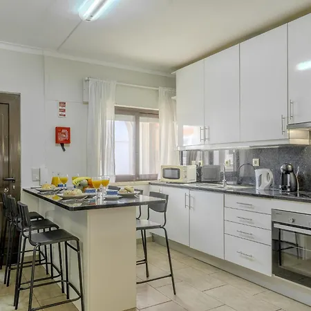 #018 T2 Elisabete By Holidays Apartment